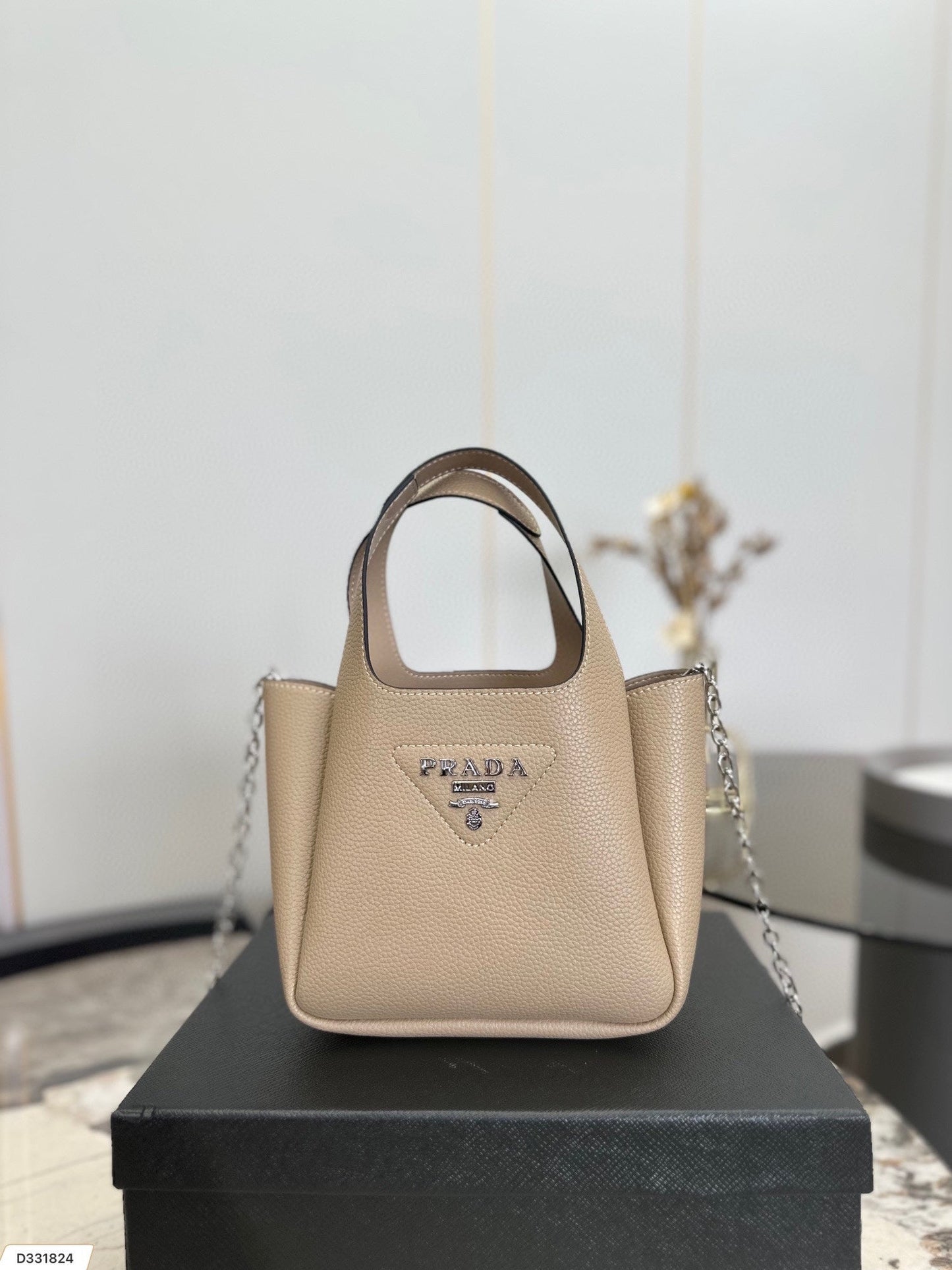Pra new arrival tote bag size : 20.5 * 16 cm