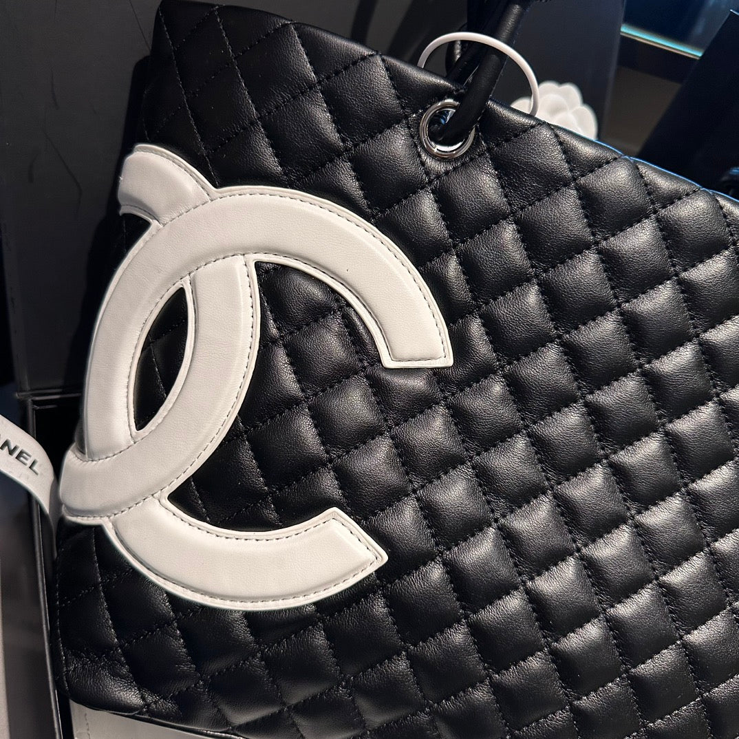 CC grand shopping tote size: 28cm
