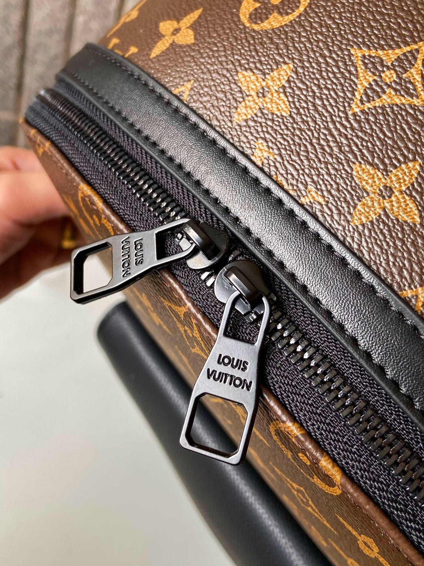 Louis new arrival 🇲🇱Aerogram backpack bag size : 43 x 30 x 14 cm