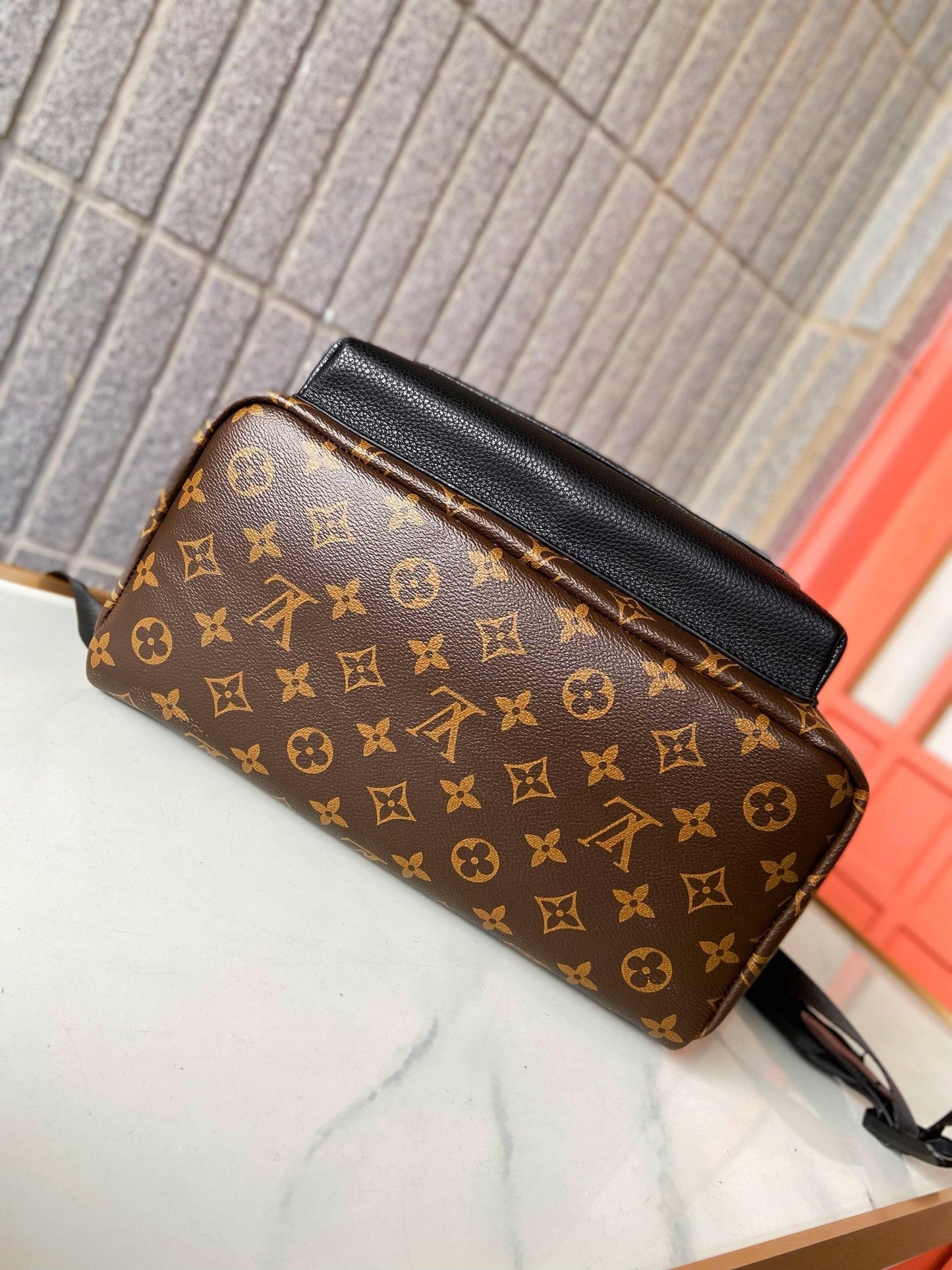 Louis new arrival 🇲🇱Aerogram backpack bag size : 43 x 30 x 14 cm