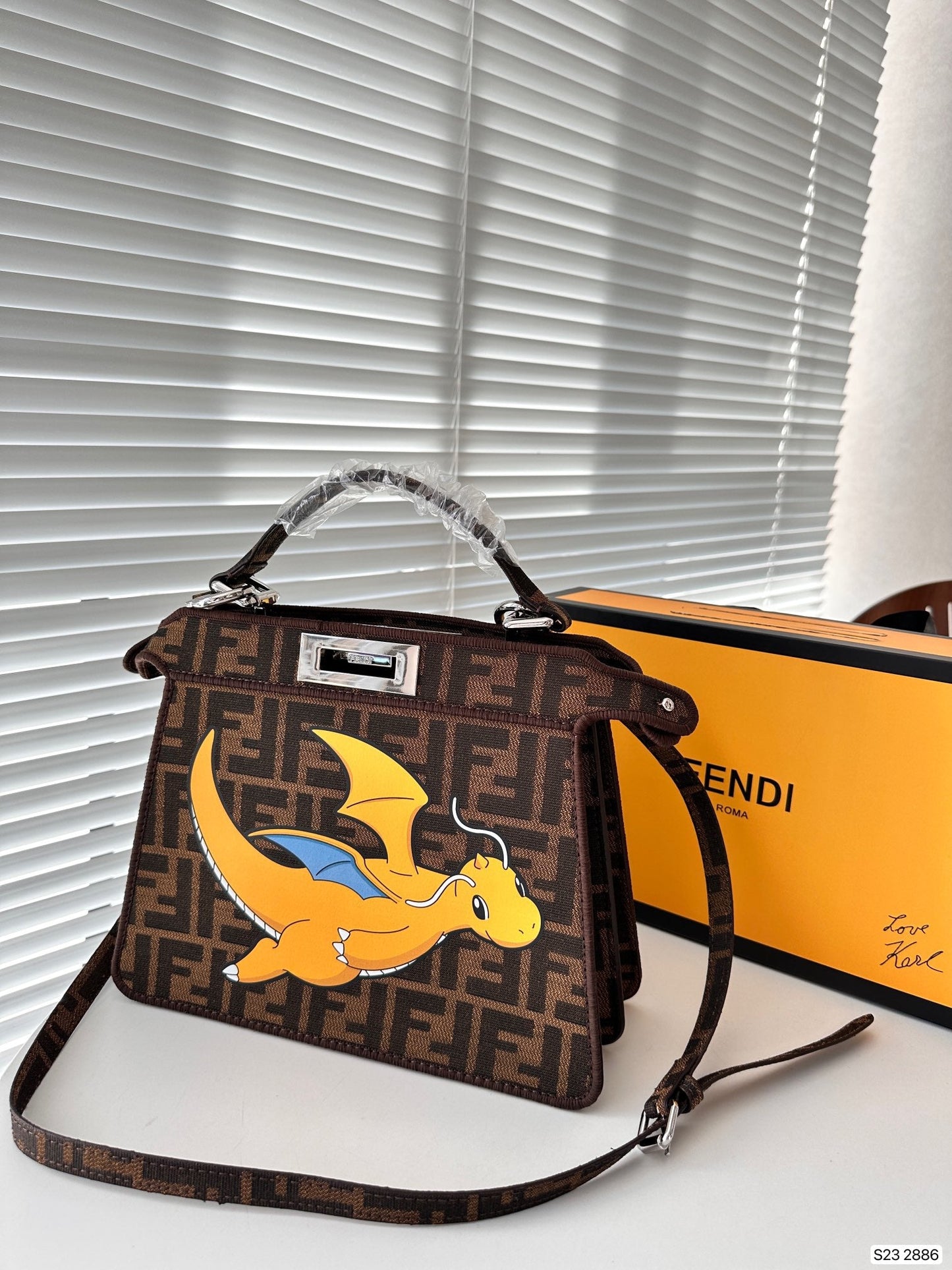 FEN  FRAGMENT 2024 new styles size: 26.5 * 21.5 cm