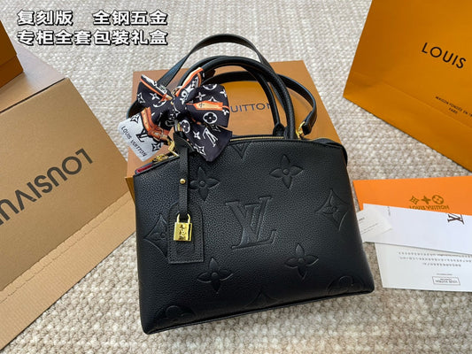 Louis new arrival tote bag size: 28*12*21cm