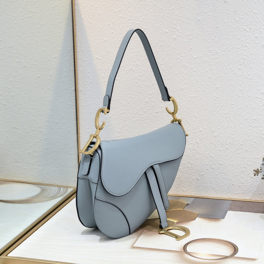 D saddle Be a classic with classics bag size: 25.5 x 20 x 6.5 cm