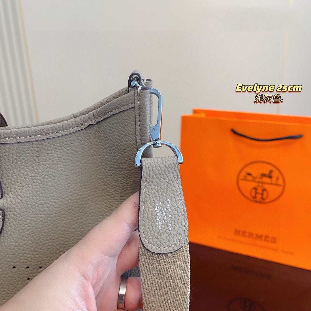 H Evelyne new arrival size : 25*9*26cm