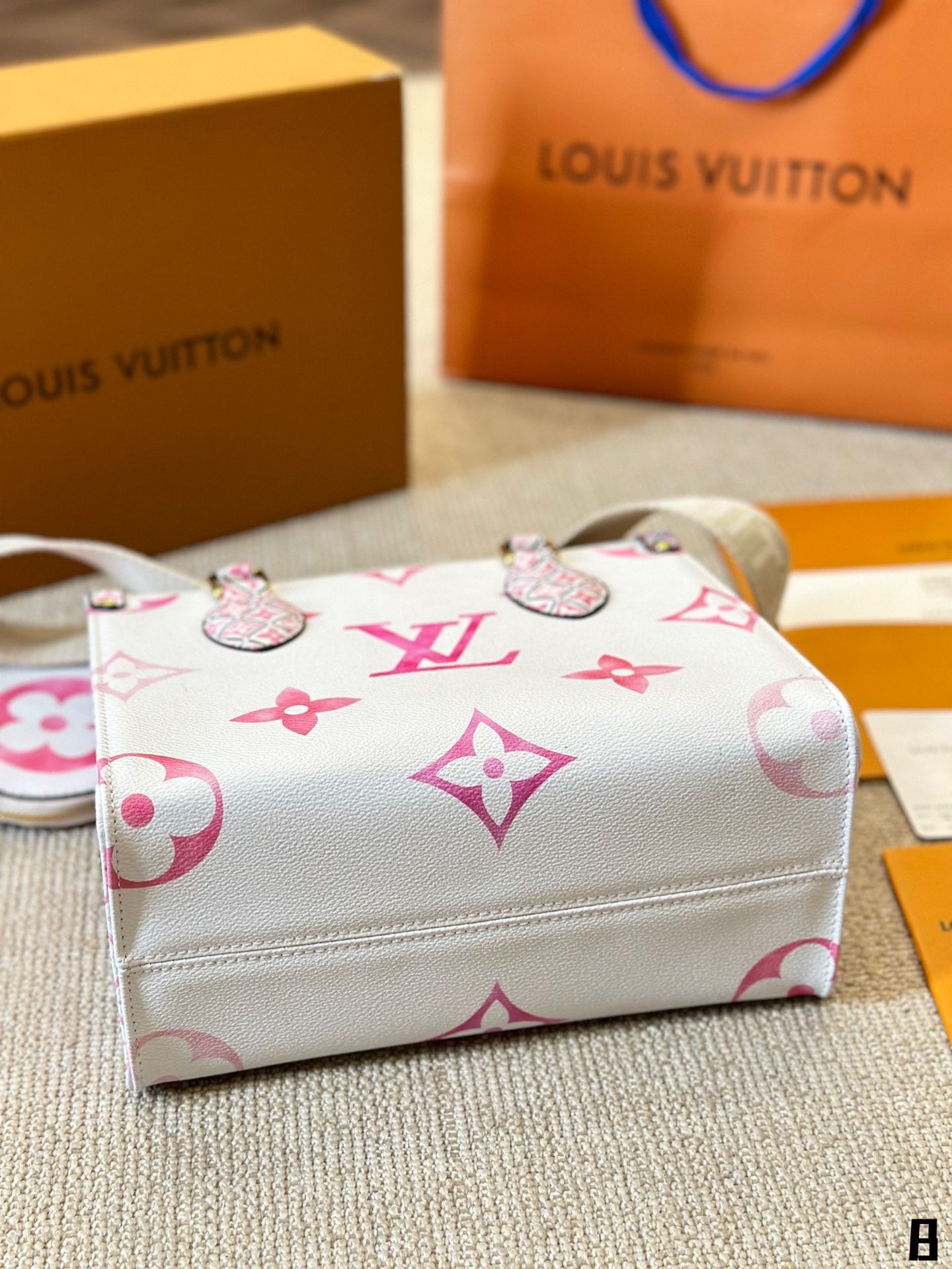 Louis new arrival onthego bag size: 25cm