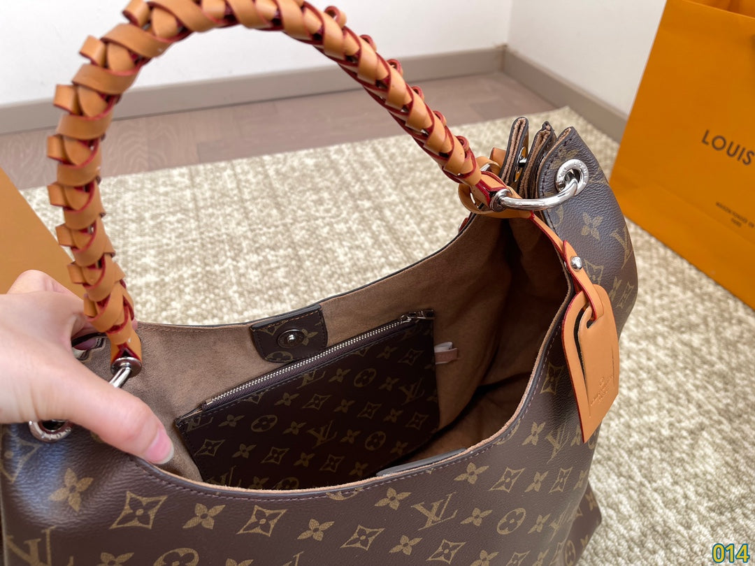 Louis new arrival tote bag size : 34 * 28 cm