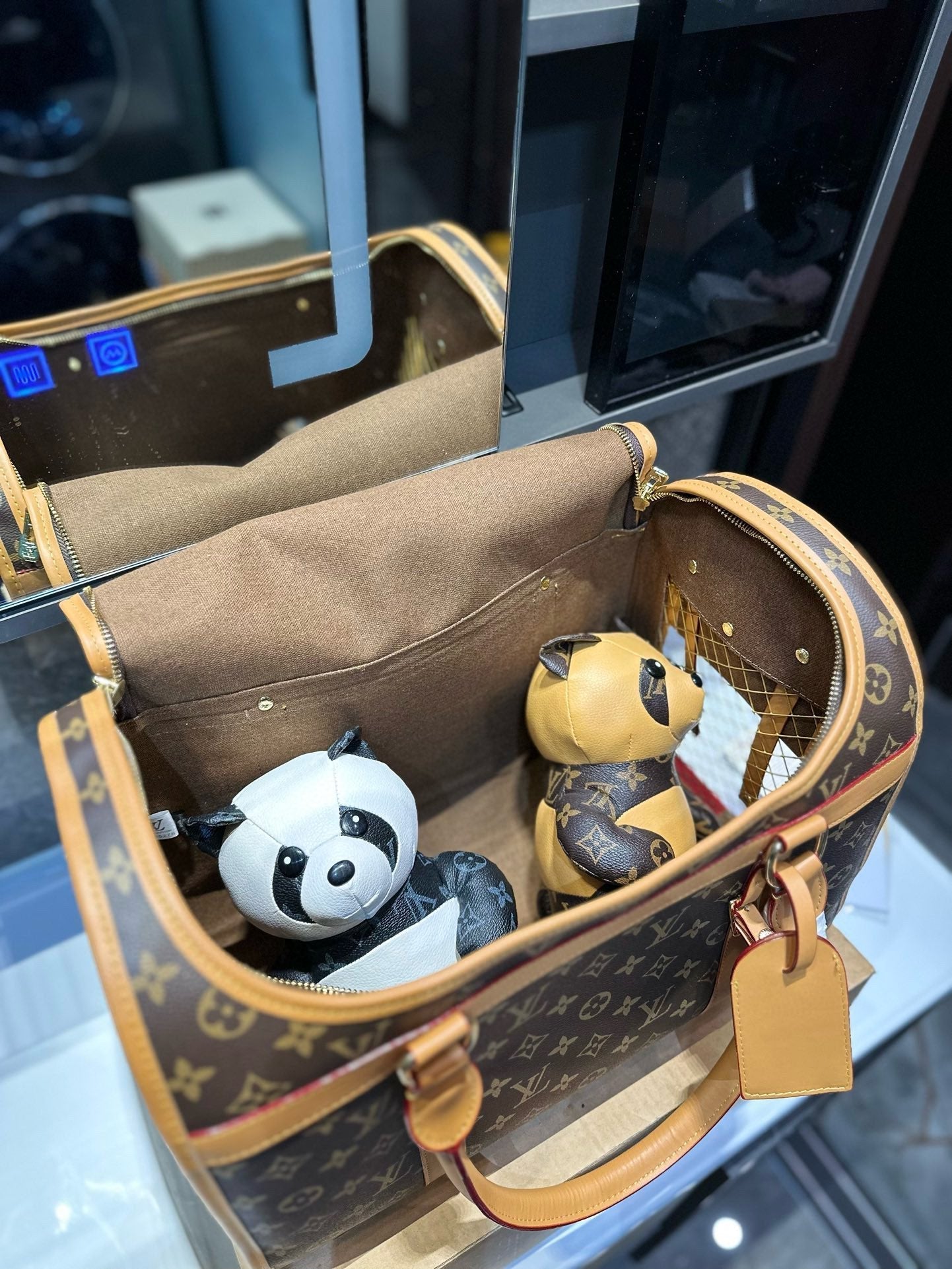 Louis new arrival pet bags size: 39*20*32 cm