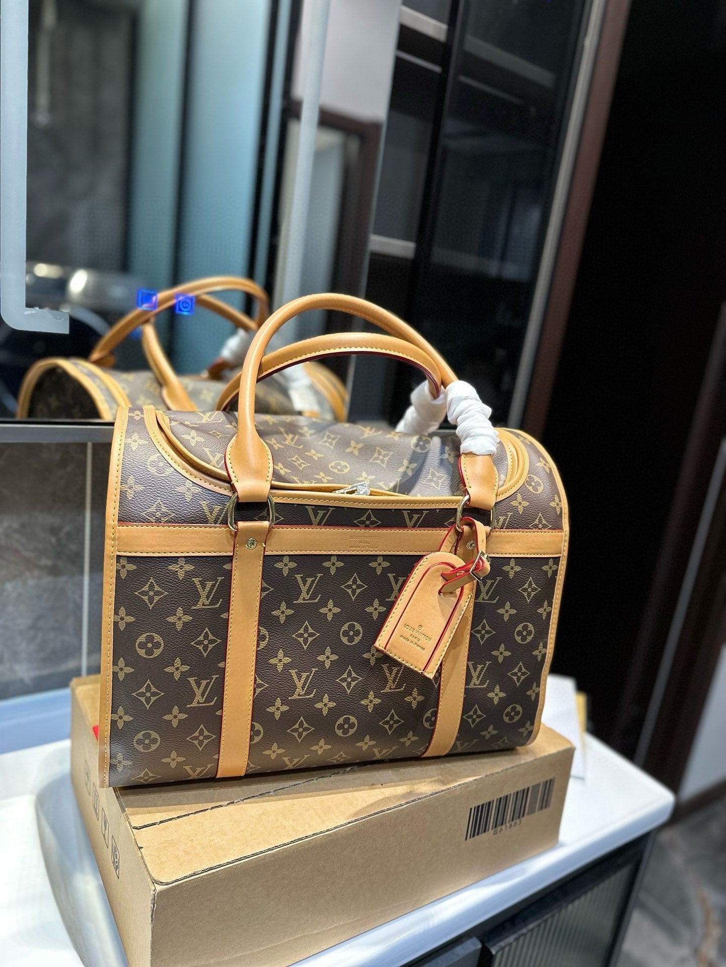 Louis new arrival pet bags size: 39*20*32 cm