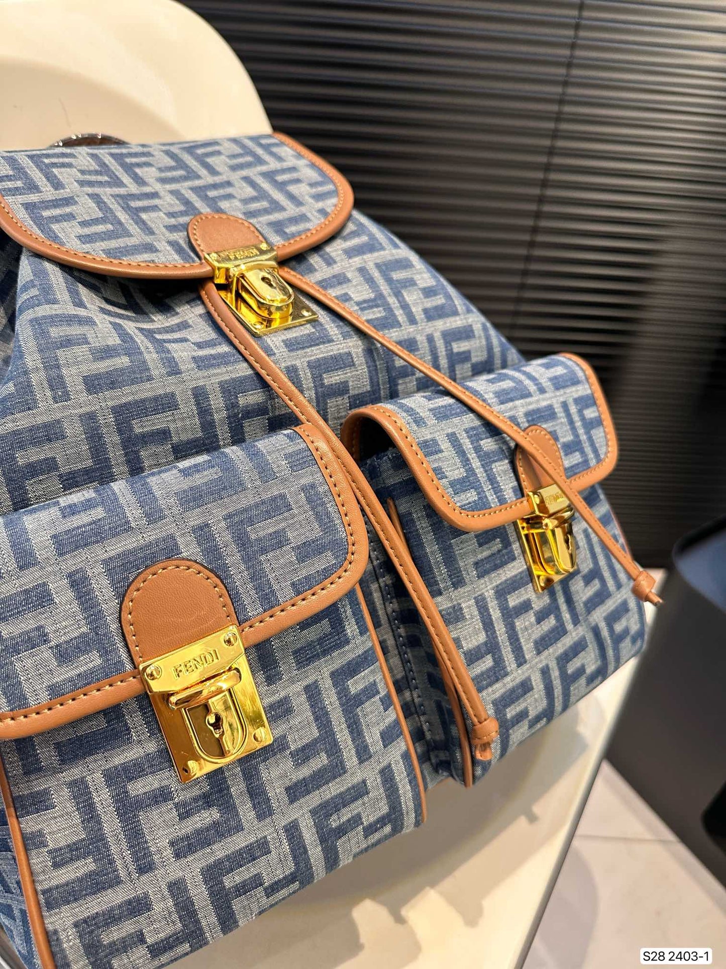 Fen new arrival backpack bag size： 32 * 36  cm