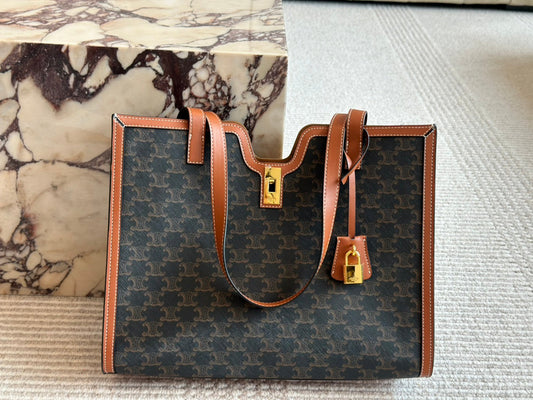 Ce new arrival 2025 tote bag size: 37*29 cm