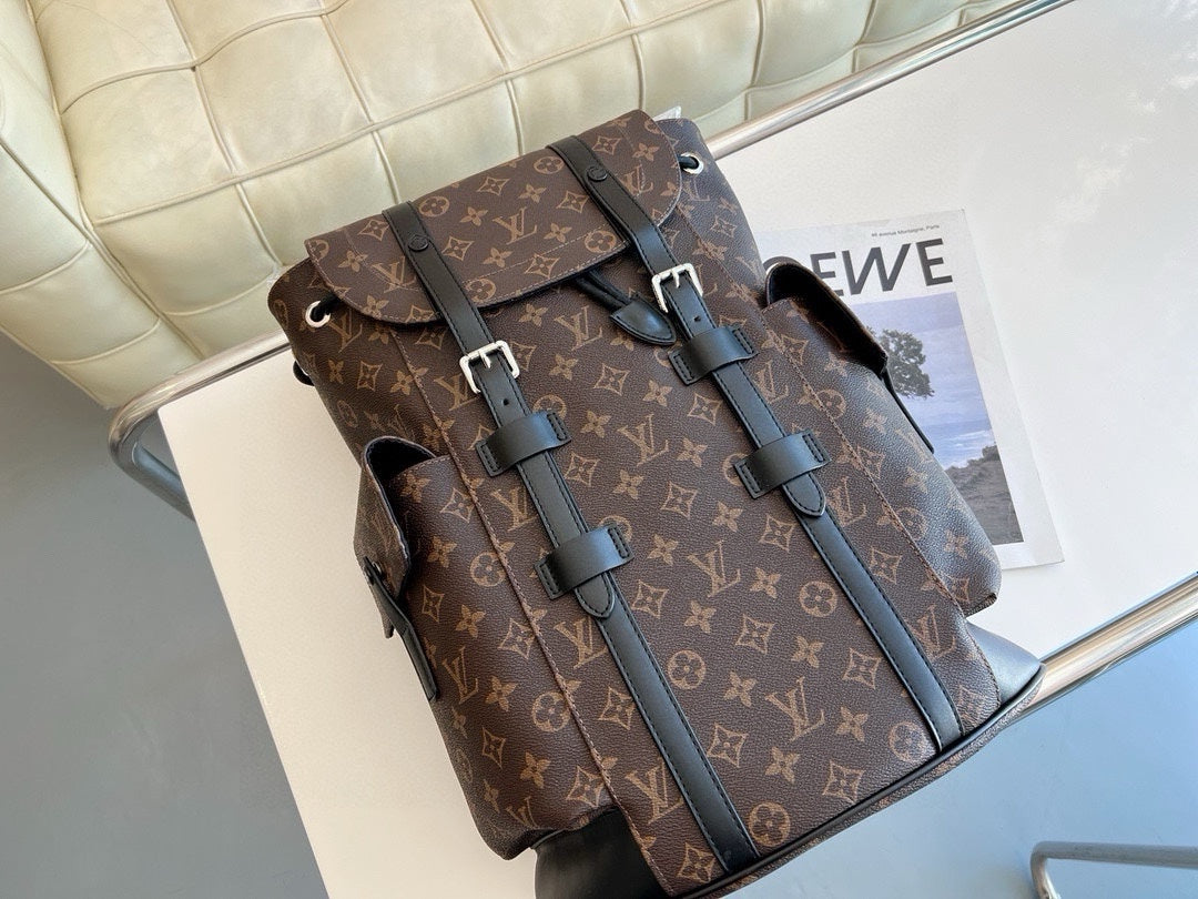 Louis new arrival men backpack bag 003 size: 31*15*45 cm