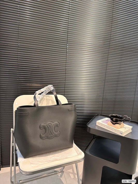 Ce new arrival 2025 tote bag size: 33 * 30 cm