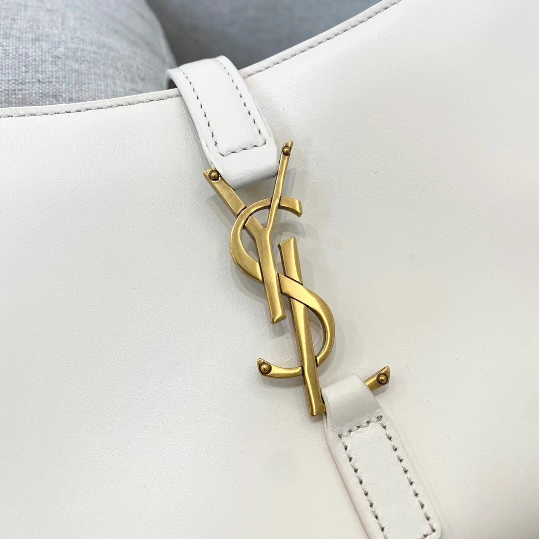 Y Le 5 A 7  Hobo Bag In Smooth Leather